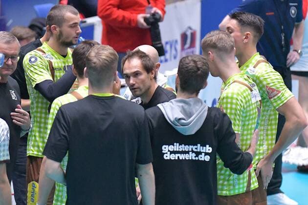 04.11.2017, xtkx, Volleyball Herren, United Volleys Frankfurt - TSV Herrsching, emspor, v.l. Max Hauser (Herrsching) , Frankfurt