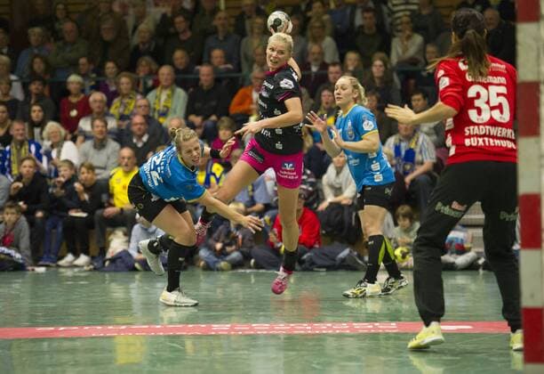 Buxtehuder SV vs TuS Metzingen, Handball, 1. Bundesliga, 04.11.17 Shenia Minevskaja (Nr. 13, TuS Metzingen); Buxtehuder SV vs TuS Metzingen
