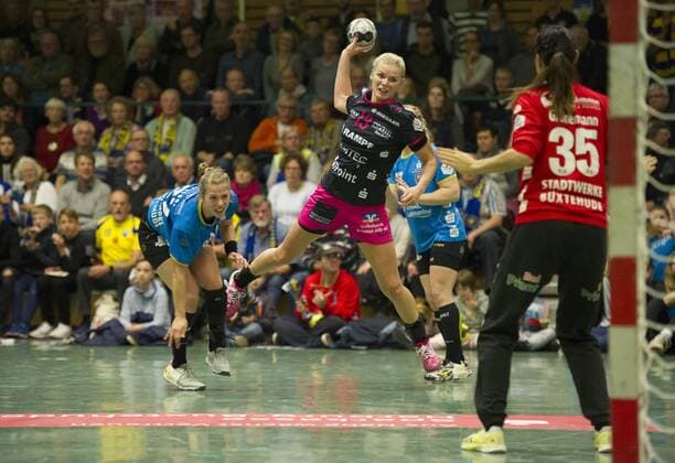 Buxtehuder SV vs TuS Metzingen, Handball, 1. Bundesliga, 04.11.17 Shenia Minevskaja (Nr. 13, TuS Metzingen); Buxtehuder SV vs TuS Metzingen