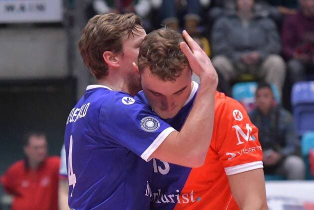 04.11.2017, xtkx, Volleyball Herren, United Volleys Frankfurt - TSV Herrsching, emspor, v.l. Patrick Steuerwald (United Volleys) , Moritz Karlitzek (United Volleys) , Frankfurt