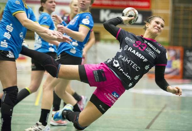 Buxtehuder SV vs TuS Metzingen, Handball, DHB-Pokal, 04.11.17 Julia Behnke (Nr. 93, TuS Metzingen); Buxtehuder SV vs TuS Metzingen