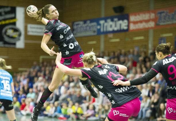Buxtehuder SV vs TuS Metzingen, Handball, DHB-Pokal, 04.11.17 Monika Kobylinska (Nr. 8, TuS Metzingen); Buxtehuder SV vs TuS Metzingen