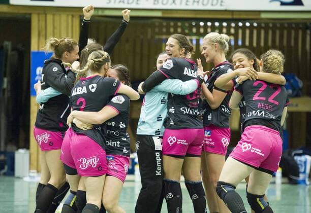 Buxtehuder SV vs TuS Metzingen, Handball, DHB-Pokal, 04.11.17 Das Team des TuS Metzingen bejubelt den Sieg im Achtelfinale; Buxtehuder SV vs TuS Metzingen