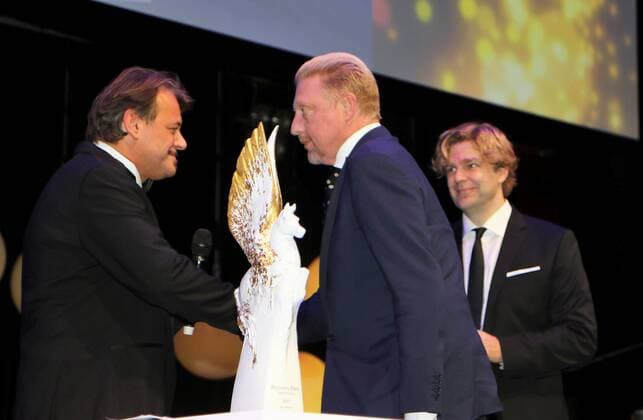 04.11.2017 Frankfurt am Main, Alte Oper Deutscher SportpresseBall Tennislegende Boris Becker wurde 2008 zur Legende des Sports gekürt und erhält heute nachträglich den Pegasos-Preis aus der Hand von Jörg Müller
