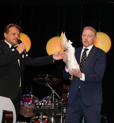 04.11.2017 Frankfurt am Main, Alte Oper Deutscher SportpresseBall Tennislegende Boris Becker wurde 2008 zur Legende des Sports gekürt und erhält heute nachträglich den Pegasos-Preis aus der Hand von Jörg Müller