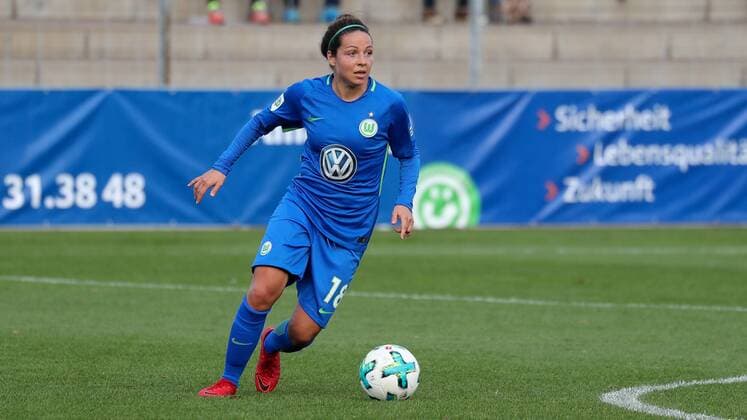 Vanessa Bernauer (Wolfsburg, 18), am Ball, Spielszene, Freisteller, Ganzkörper, Einzelbild, Aktion, Action, Fussball, Allianz Frauen-Bundesliga, SC Freiburg - VfL Wolfsburg, *** Vanessa Bernauer Wolfsburg 18 on the ball Spielzene Freisteller Full Body Single Action Action Football Allianz Women Bundesliga SC Freiburg VfL Wolfsburg xozx