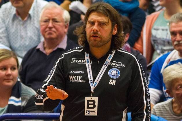 Sebastian Hinze (Trainer, Bergischer HC) an der Seitenlinie Bergischer HC vs. HSG Nordhorn-Lingen, Handball, 2. Bundesliga, 04.11.17 Solingen NRW Deutschland Klingenhalle