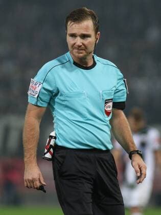 Graz , Oesterreich, 4.11.2017, Fussball, Tipico Fussball Bundesliga - SK Puntigamer Sturm Graz vs SK Rapid Wien. Bild zeigt Schiedrichter Dieter Muckenhammer. 4 11 17, Graz , Austria, Sport, Soccer, Tipico Fussball Bundesliga - SK Puntigamer Sturm Graz vs SK Rapid Wien. Image shows referee Dieter Muckenhammer. 171104_SEPA_13_040.jpg