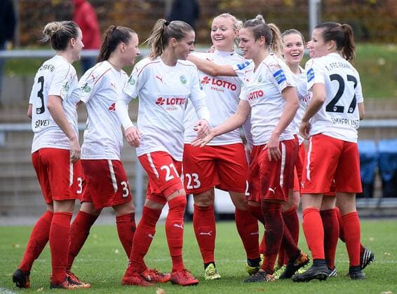 05.11.2017, xhbx, Fussball 1.Bundesliga Frauen, 1.FFC Frankfurt - SV Werder Bremen, emspor v.l. Torjubel, Goal celebration, celebrate the goal 4:0 durch Lise Munk (1.FFC Frankfurt) Frankfurt am Main