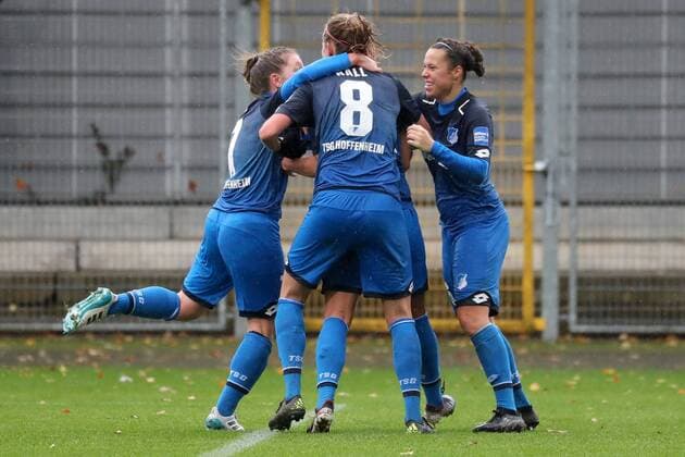 Spielerinnen der TSG 1899 Hoffenheim jubeln über das Tor zum 1.0, Jubel, Torjubel, Torerfolg, celebrate the goal, goal, celebration, Jubel ueber das Tor, optimistisch, Action, Aktion, Fussball, Allianz Frauen-Bundesliga, TSG 1899 Hoffenheim - SC Sand,