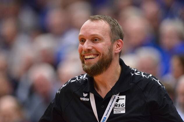 GER, 2.DKB, BHC06 vs. HSG Nordhorn-Lingen 04.11.2017, Klingenhalle, Solingen, GER, 2.DKB, Saisonauftakt, BHC06 vs. HSG Nordhorn-Lingen , im Bild Trainer Heiner Bueltmann (HSG Nordhorn-Lingen ).