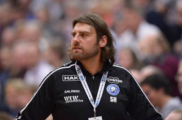 GER, 2.DKB, BHC06 vs. HSG Nordhorn-Lingen 04.11.2017, Klingenhalle, Solingen, GER, 2.DKB, Saisonauftakt, BHC06 vs. HSG Nordhorn-Lingen , im Bild Trainer Sebastian Hintze (BHC-Coach ).