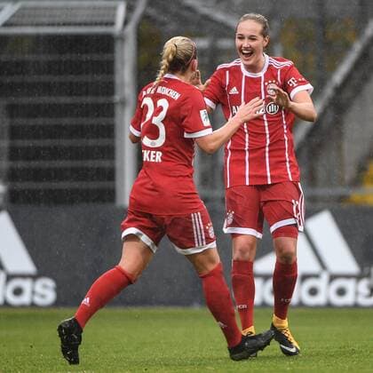 v.li.: Mandy Islacker (FC Bayern München, FCB, 23) Sydney Lohmann (FC Bayern München, FCB, 12) mit Torjubel, Jubel, Torjubel, Torerfolg, celebrate the goal, goal, celebration, Jubel ueber das Tor zum 1:1 durch Sydney Lohmann (FC Bayern München, FCB, 12), optimistisch, Action, Aktion, Fussball,Allianz Frauen-Bundesliga, FC Bayern München - MSV Duisburg,