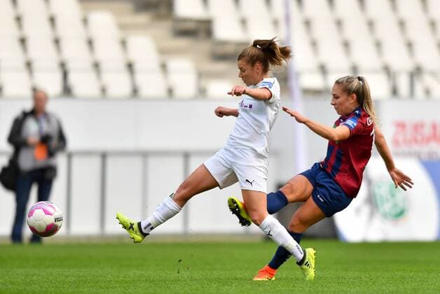 Gina Maria Chmielinski (Potsdam, 18) Torschuss,, Fussball, Allianz Frauen-Bundesliga, SGS Essen - 1.FFC Turbine Potsdam,