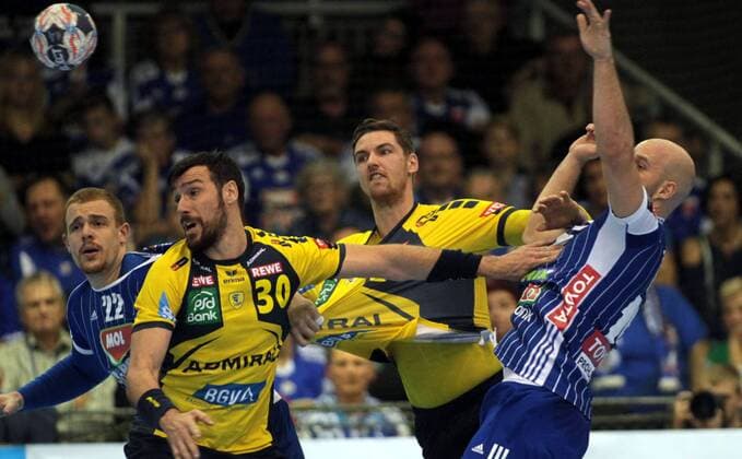 05.11.2017 Szeged(Hungary) Mol Pick Szeged-Rhein Neckar Löwen EHF Champions League men s handball Gedeon Guardiola(2L) with FHendrik pekeleri(3L) Rhein Neckar Löwen stoopped Zsolt Balogh (r)Mol Pick Szeged : 