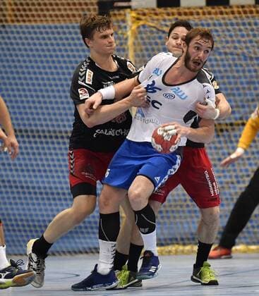 05.11.2017 - Handball - Saison 2017 2018 - 3.Liga - Männer : HC Erlangen HCE II - TV Großwallstadt - - Sergej Gorpishin (18, HC Erlangen II , links ) Lars Spieß (36, TV Großwallstadt , rechts )
