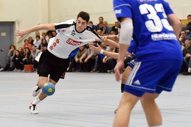 05.11.2017, xpsx, Handball A-Jugend 1.Bundesliga, HSG Hanau - TVG Junioren Akademie v.l. Nino Jedinak (Hanau), Christos Erifopoulos (TVG) Hanau Hessen Deutschland