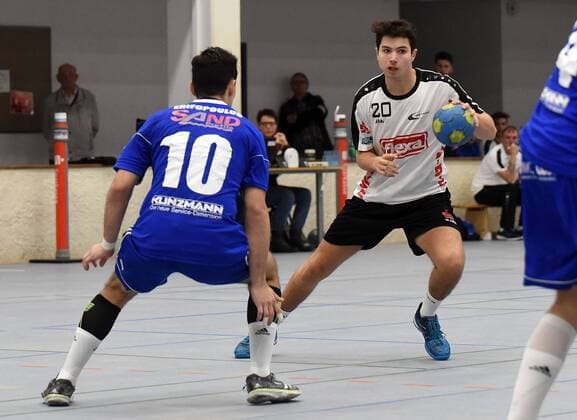 05.11.2017, xpsx, Handball A-Jugend 1.Bundesliga, HSG Hanau - TVG Junioren Akademie v.l. Christos Erifopoulos (TVG), Fabian Yazdi (Hanau) Hanau Hessen Deutschland