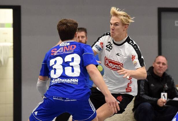 05.11.2017, xpsx, Handball A-Jugend 1.Bundesliga, HSG Hanau - TVG Junioren Akademie v.l. Thomas Keck (TVG), Lukas Schmitt (Hanau) Hanau Hessen Deutschland