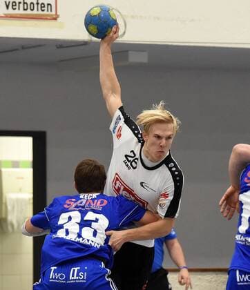 05.11.2017, xpsx, Handball A-Jugend 1.Bundesliga, HSG Hanau - TVG Junioren Akademie v.l. Thomas Keck (TVG), Lukas Schmitt (Hanau) Hanau Hessen Deutschland