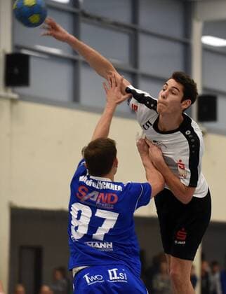 05.11.2017, xpsx, Handball A-Jugend 1.Bundesliga, HSG Hanau - TVG Junioren Akademie v.l. Tim Häufglöckner (TVG), Nino Jedinak (Hanau) Hanau Hessen Deutschland