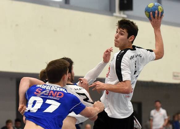 05.11.2017, xpsx, Handball A-Jugend 1.Bundesliga, HSG Hanau - TVG Junioren Akademie v.l. Tim Häufglöckner (TVG), Nino Jedinak (Hanau) Hanau Hessen Deutschland