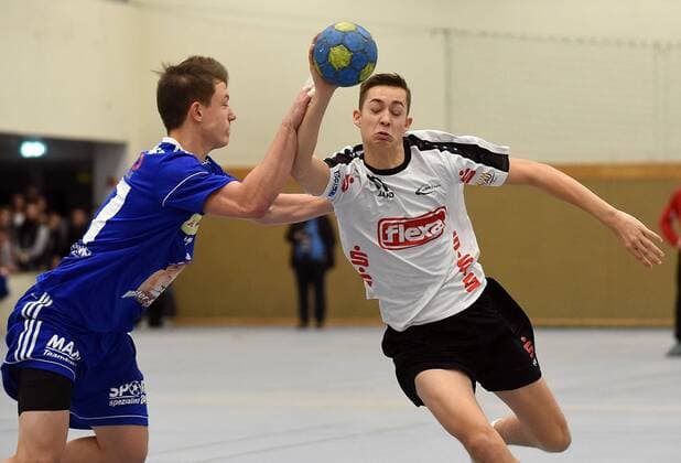 05.11.2017, xpsx, Handball A-Jugend 1.Bundesliga, HSG Hanau - TVG Junioren Akademie v.l. Tim Häufglöckner (TVG), Tarek Marschall (Hanau) Hanau Hessen Deutschland