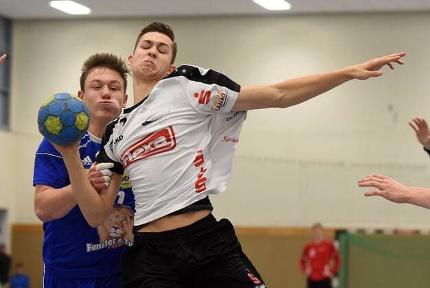 05.11.2017, xpsx, Handball A-Jugend 1.Bundesliga, HSG Hanau - TVG Junioren Akademie v.l. Tim Häufglöckner (TVG), Tarek Marschall (Hanau) Hanau Hessen Deutschland