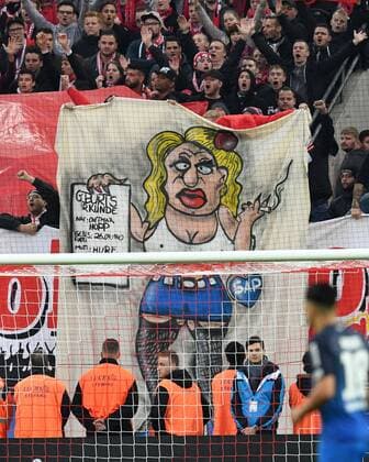 Fussball, 1.BL Saison 2017 2018, Spieltag 11, 1.FC Koeln vs TSG 1899 Hoffenheim , 05.11.2017, Rheinenergiestadion Köln, 1.FC Koeln Fans karikatur gegen Hoffenheim Boss Dietmar Hopp,