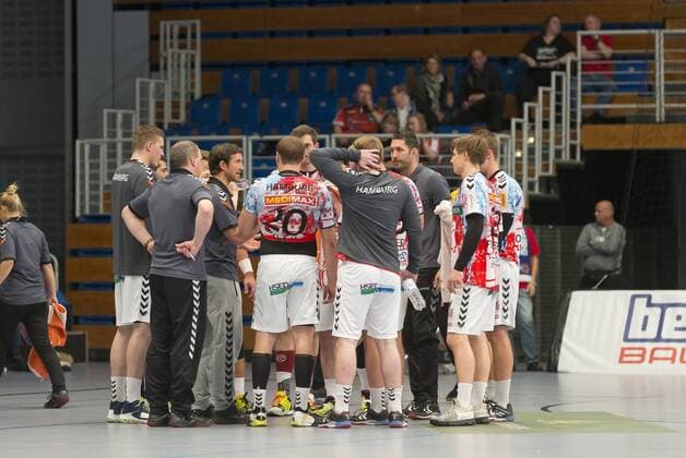 Handball Handball 3.Liga Nord 2017 2018 - Handball Sportverein Hamburg vs. Oranienburger HC Trainer Torsten Jansen (Hamburg),dritter von links, Co-Trainer Blazenko Lackovic (Hamburg), dritter von rechts Sporthalle Hamburg Hamburg