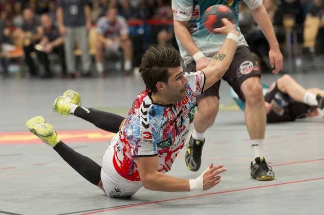 Handball Handball 3.Liga Nord 2017 2018 - Handball Sportverein Hamburg vs. Oranienburger HC Kevin Herbst (Hamburg),erfolgreicher Torwurf, Sporthalle Hamburg Hamburg