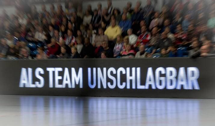Handball Handball 3.Liga Nord 2017 2018 - Handball Sportverein Hamburg vs. Oranienburger HC Fans, Bandenwerbung, Als Team unschlagbar Sporthalle Hamburg Hamburg