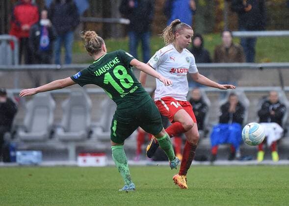 05.11.2017, xhbx, Fussball 1.Bundesliga Frauen, 1.FFC Frankfurt - SV Werder Bremen, emspor v.l. Lina Hausicke (SV Werder Bremen Frauen), Jackie Groenen (1.FFC Frankfurt) Frankfurt am Main