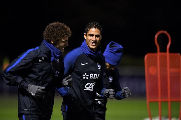 Raphael Varane Benjamin Pavard FOOTBALL Entrainement Equipe de France Clairefontaine 06 11 2017 AnthonyBIBARD FEP Panoramic 