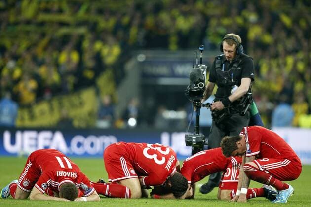 LONDON, 25-05-2013 Wembley Stadion, Champions Leaque Finale , Borussia Dortmund - Bayern Munchen 1-2. Arjen Robben wint na twee verloren finales in de Champions Leaque eindelijk de cup met de grote oren. Ongeloof bij de Bayern spelers op het veld. borussia dortmund - bayern munchen