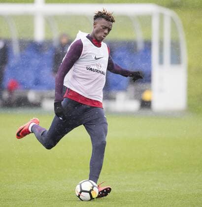 Fu?ball, Training Nationalteam England England Training Tammy Abraham of England kicks the ball during training at St Georges Park, Burton upon Trent Content Not Available For UK Newspapers Copyright: xJAMESxWILSONx FIL-10915-0008