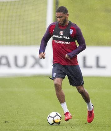 Fu?ball, Training Nationalteam England England Training Joe Gomez of England with the ball during training at St Georges Park, Burton upon Trent Content Not Available For UK Newspapers Copyright: xJAMESxWILSONx FIL-10915-0009