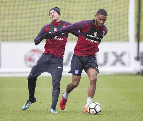 Fu?ball, Training Nationalteam England England Training Joe Gomez (right) battles Jamie Vardy of England during training at St Georges Park, Burton upon Trent Content Not Available For UK Newspapers Copyright: xJAMESxWILSONx FIL-10915-0010