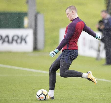 England Training Jordan Pickford of England kicks the ball during training at St Georges Park, Burton upon Trent Content Not Available For UK Newspapers Copyright: xJAMESxWILSONx FIL-10915-0039