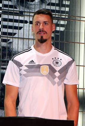 DFB und Die Mannschaft präsentieren WM- Trikot 2018 im THE BASE in Berlin, 07.11.17 Bild: Sandro Wagner DFB und Die Mannschaft präsentieren WM- Trikot 2018 *** DFB and the team present World Cup jersey 2018 at THE BASE in Berlin 07 11 17 Image Sandro Wagner DFB and the team present World Cup jersey 2018