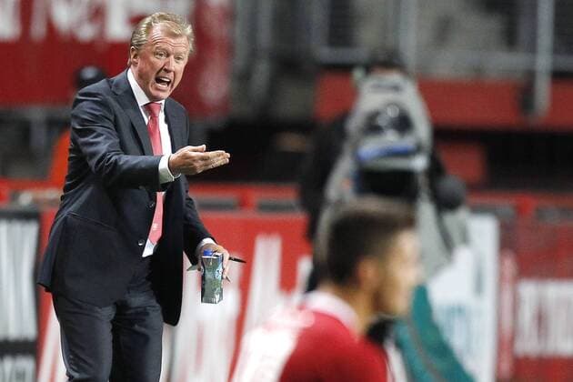 ENSCHEDE - FC Twente - Bursaspor , Voetbal Europa League voorronde, seizoen 2012-2013 , 30-08-2012 , Stadion Grolsch Veste , FC Twente trainer Steve McClaren gaat tekeer langs de lijn. fc Twente - bursaspor *** ENSCHEDE FC Twente Bursaspor Football Europe League Preliminary Season 2012 2013 30 08 2012 Grolsch Veste FC Stadium Twente trainer Steve McClaren is heading along the line fc Twente bursaspor 