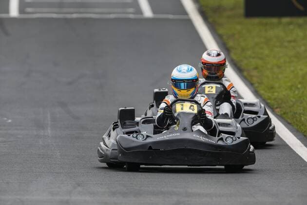 Formel 1, GP Brasilien, Kartrennen November 8, 2017 - Sao Paulo, Sao Paulo, Brazil - Nov, 2017 - Sao Paulo, Sao Paulo, Brazil - Spanish rider FERNANDO ALONSO (number 14) and his teammate Belgian STOFFEL VANDOORNE of McLaren Honda participated in a Kart race at the Granja Viana kartodromo in Sao Paulo (SP) on Wednesday (8). The pilots are in Brazil to participate in the Formula 1 Grand Prix next Sunday. Fernando Alonso runs in a kart track in Sao Paulo - ZUMAc168 20171108_zap_c168_007 Copyright: xMarceloxChellox