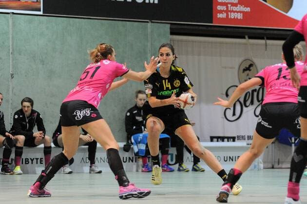 Irene Espinola Perez (Borussia Dortmund 14) gegen Marija Obradovic (TuSies Metzingen 51) TusSies Metzingen,Handball,Ligaspiel,08.11.2017, Foto:TBaur Eibner Metzingen Copyright: xBaurT Eibner-Pressefotox EP_ToBa