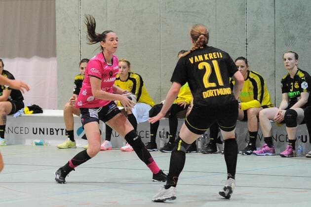 Monika Kobylinska (TuSies Metzingen 8) gegen Harma van Kreij (Borussia Dortmund 21) TusSies Metzingen,Handball,Ligaspiel,08.11.2017, Foto:TBaur Eibner Metzingen Copyright: xBaurT Eibner-Pressefotox EP_ToBa