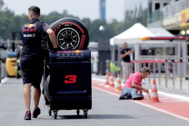 November 8, 2017 - Sao Paulo, Brazil - Formula One teams move in the pits and on the track at Interlagos Autodrome in the south of SoÂ£o Paulo on Wednesday, 8, during preparations for the Brazilian Grand Prix F1 race, which takes place on Sunday, 12 Formula 1 Grand Prix Brazil preparations - ZUMAo70_ 80778378st Copyright: xDarioxOliveirax