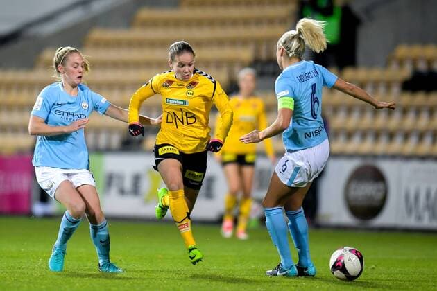 171109 Keira Walsh and Steph Houghton of Manchester City and Guro Reiten of LSK Kvinner during the UEFA Women s Champions League match between LSK Kvinner and Manchester City on November 9, 2017 in LillestrÃ¸m. Photo: Jon Olav Nesvold BILDBYRAN kod JE 160069  Copyright: JONxOLAVxNESVOLD BB171109BB337