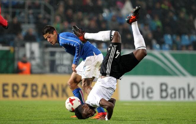 GER, Länderspiel U20, Deutschland - Italien 09.11.17 , Chemnitz, community4you-Arena Stadion an der Gellertstrasse, GER, Saison 2017 2018, U20 Deutschland vs Italien im Bild Frederic Ananou (Deutschland) gegen Alessandro Rossi (Italien)