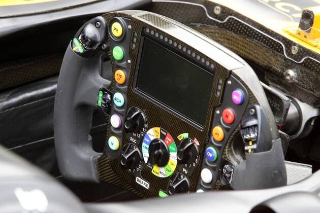 09.11.2017 - Renault F1 Team RS17 steering wheel Brazilian Grand Prix, Sao Paulo, Interlagos 9 - 12 November 2017 09.11.2017 - Renault Sport F1 Team RS17 steering wheel 