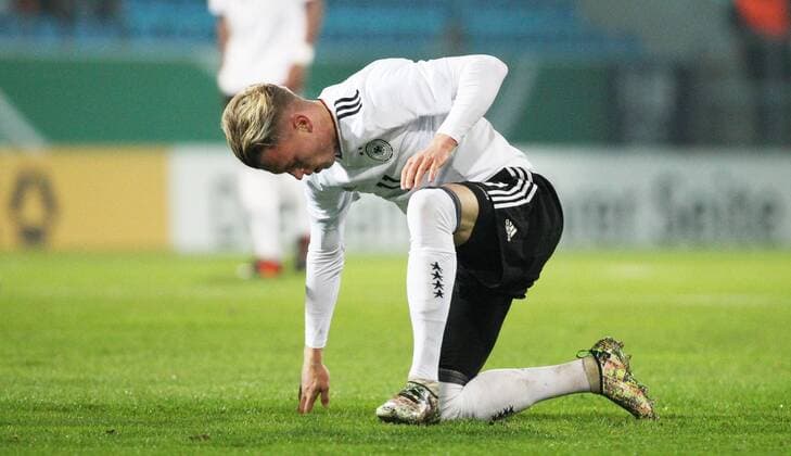 Fußball, U20 Länderspiel, Deutschland - Italien GER, Länderspiel U20, Deutschland - Italien 09.11.17 , Chemnitz, community4you-Arena Stadion an der Gellertstrasse, GER, Saison 2017 2018, U20 Deutschland vs Italien im Bild Robin Hack (Deutschland)
