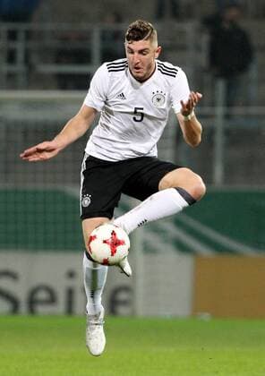 Fußball, U20 Länderspiel, Deutschland - Italien GER, Länderspiel U20, Deutschland - Italien 09.11.17 , Chemnitz, community4you-Arena Stadion an der Gellertstrasse, GER, Saison 2017 2018, U20 Deutschland vs Italien im Bild Julian Chabot (Deutschland)